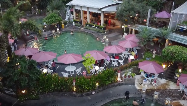 10+ Tempat Wisata di Ciater Subang, Cocok untuk Rekreasi Keluarga 5 pemandian