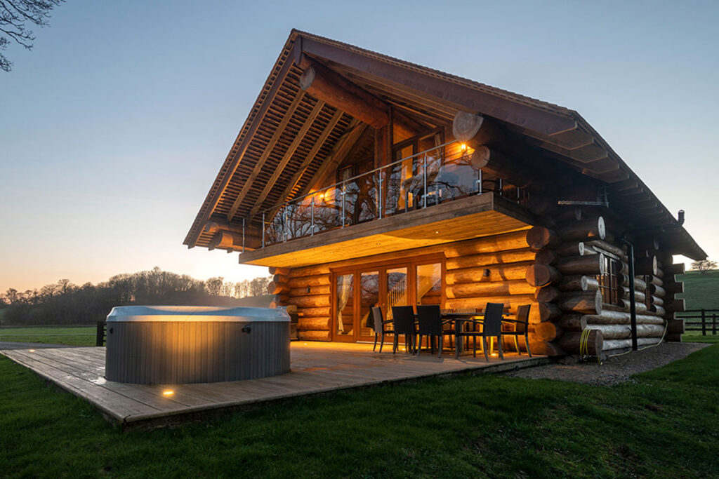 Peluang Bisnis Penyewaan Villa: Liburan Impian Menjadi Kenyataan 1 Peluang bisnis penyewaan villa berkonsep glamping resort menjadi populer pasca pandemi covid-19